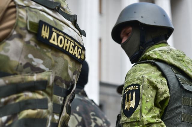 Бойцы батальона «Донбасс» у здания Верховной Рады Украины в Киеве.