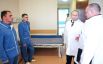 Президент РФ Владимир Путин (второй справа) во время посещения Центрального военного клинического госпиталя имени П.В.Мандрыка