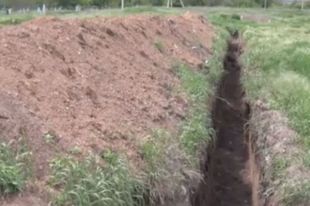Oккупaнты готовятся расширить одну из братских могил в Мариуполе.