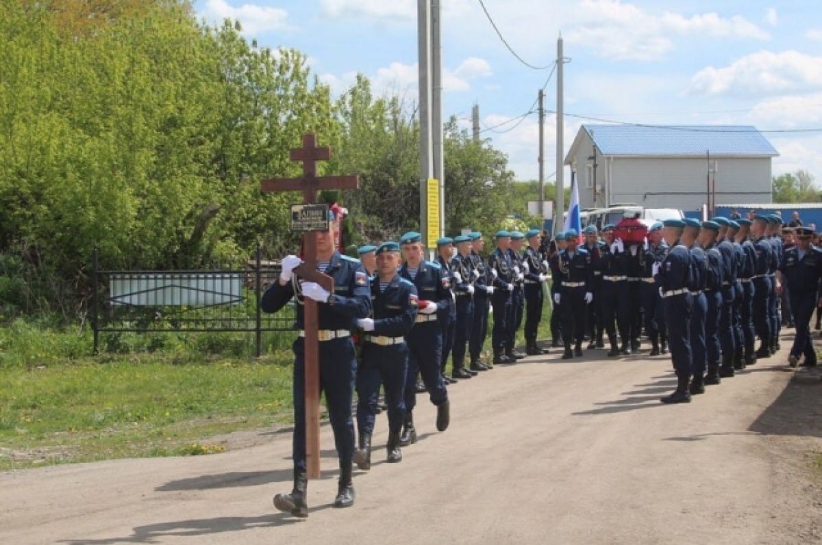 26 мая 19. Похороны солдата в Новомосковске. Похороны солдат вчера в Новомосковске.
