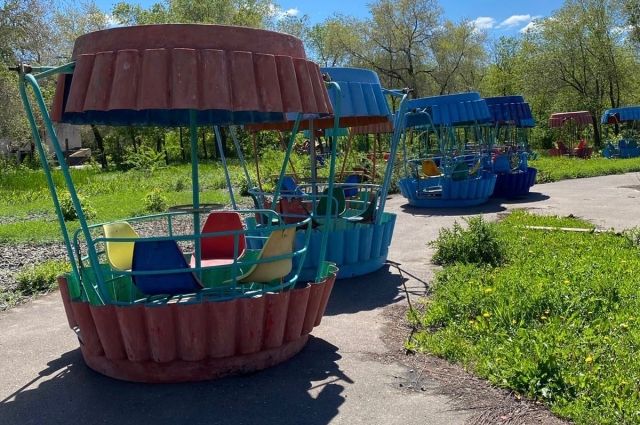 В парке 50-летия СССР В Оренбурге начался демонтаж колеса обозрения.