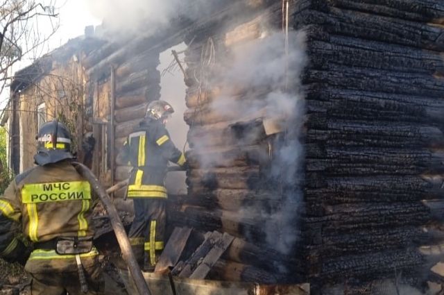 Женщина и двое ее детей погибли при пожаре в Ростовской области