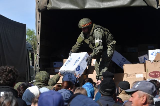 МЧС доставило свыше 1300 тонн гуманитарной помощи в Донбасс и на Украину