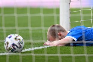Игрок ФК «Динамо» Роман Евгеньев в финальном матче Кубка России по футболу сезона 2021/2022 между ФК «Спартак» (Москва) и ФК «Динамо» (Москва).