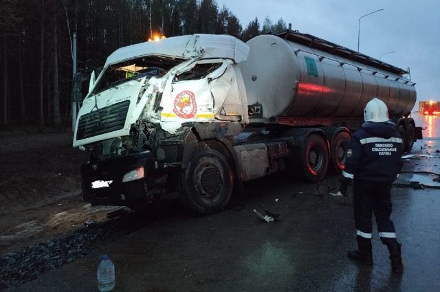 В Прикамье при столкновении грузовика и молоковоза пострадал мужчина