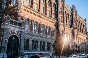В НБУ рассказали, как будут работать банки на Троицу.