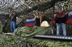 Российские артисты и военные выступают на концерте для жителей Купянска и российских военнослужащих