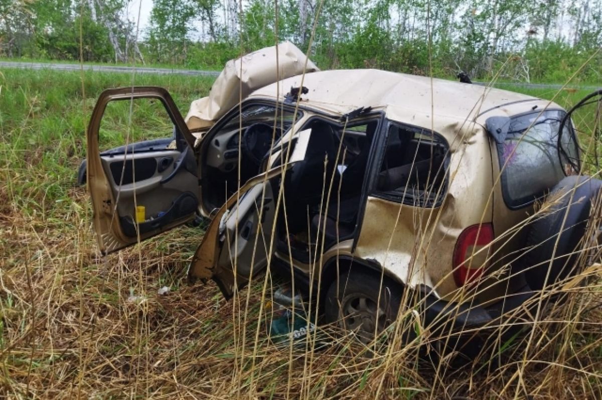 Авария в тюкалинске сегодня на трассе тюкалинск. Опрокидывание автомобиля. ДТП на трассе Омск Тюкалинск.