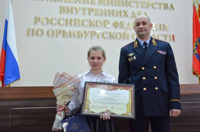12-летняя оренбурженка получила награду от главы МВД РФ