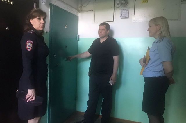 Спасенного из квартиры на Башиловых в Оренбурге мальчика поместили в социально-реабилитационный центр. 