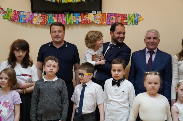 Депутат поздравил воспитанников центра соцреабилитации с Днем защиты детей