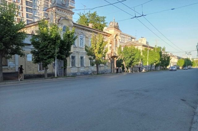 На улице Октябрьской революции планировали расширить пешеходную часть и провести реставрацию домов к 2024 году.