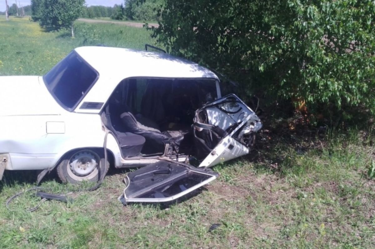 Авария в тюкалинске сегодня на трассе. Смертеоное ДТП ваз2107. Авария в Омской области Седельниковский район.