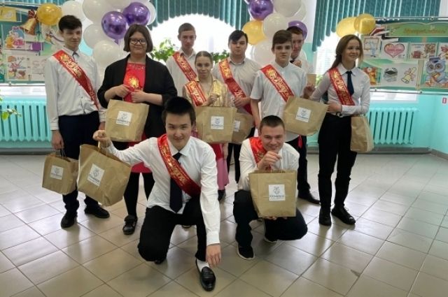 Выпускники специальной коррекционной школы № 13 рады подаркам.