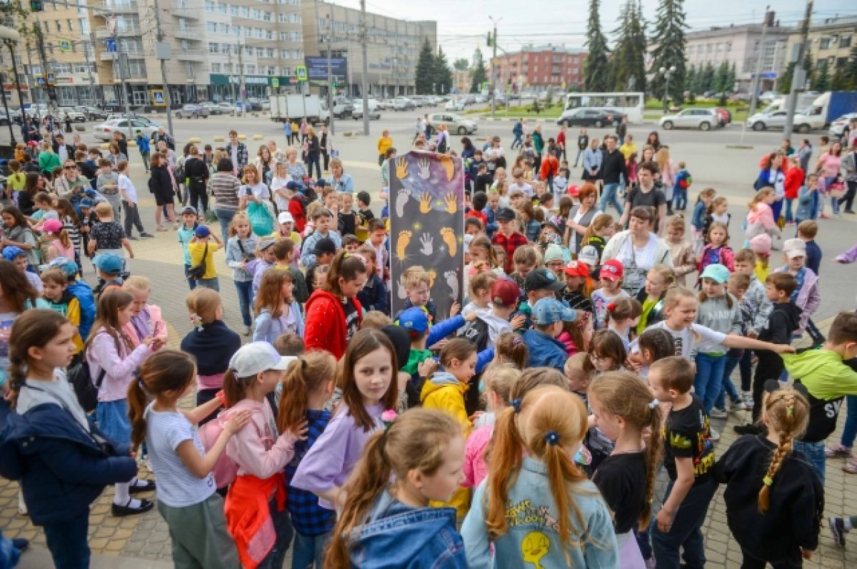 Кислород рязань. Кремль день защиты детей Тула. Новомосковск Тульской области день защиты детей. Развлечения в Рязани. Мирсибильный фестиваль развлечения для детей.