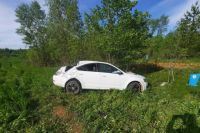 В Оренбуржье автомобиль опрокинулся в кювет, пострадала женщина