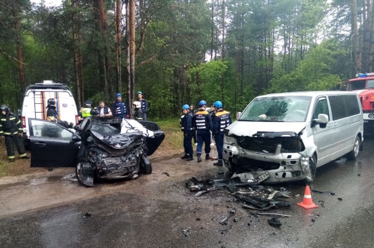 В Твери в лобовом ДТП умер один человек, второй в тяжёлом состоянии | АиФ  Тверь