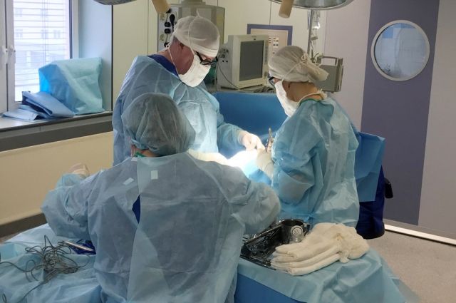 Детские хирурги-онкологи убирают злокачественную опухоль, сохраняя сам орган.