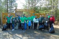 Сотрудники «Нумто» в Белоярском районе провели экологический трудовой десант по очистке от мусора берега 