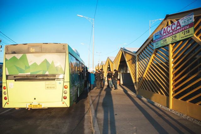 В остановочных павильонах на 10 км околеть можно.