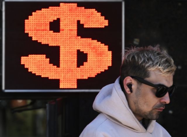 Доллар на Мосбирже упал до 60 рублей
