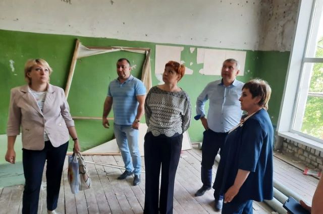 Старейшую школу Брянского района отремонтируют по федеральной программе