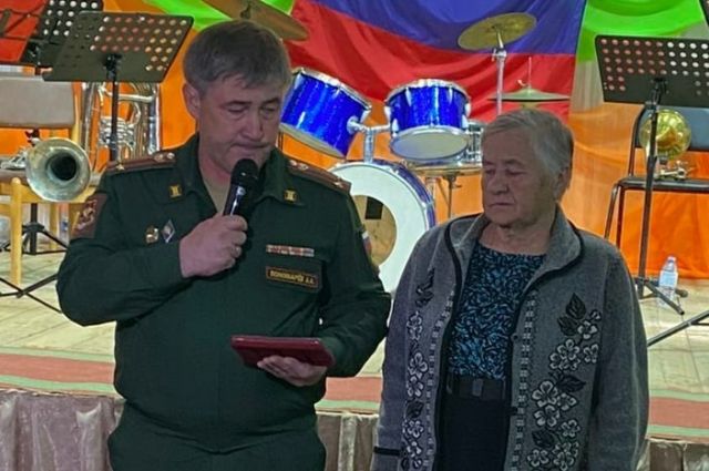 В Прикамье бабушке убитого на Украине солдата вручили Орден Мужества
