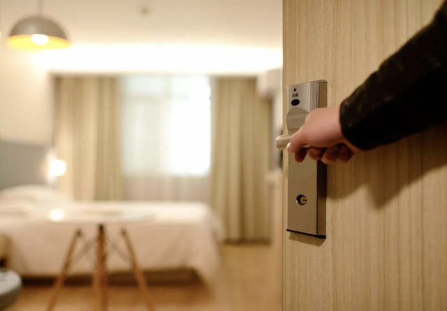 В РСТ назвали благом уход Booking с российского рынка