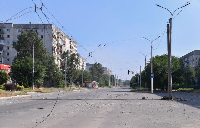 Украинские боевики размещали военную технику в жилых районах Северодонецка