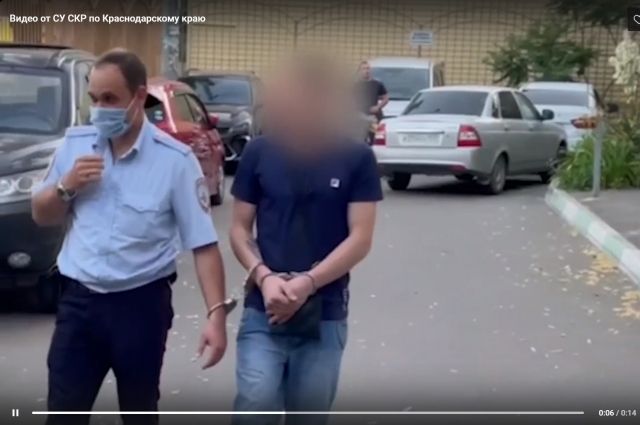 Момент ареста 28-летнего отчима Вовы, которого обвиняют в убийстве.
