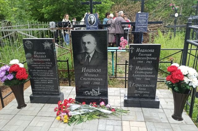 Бузулучане собрали деньги на установку памятника на могиле Заслуженного врача РСФСР Иванова.