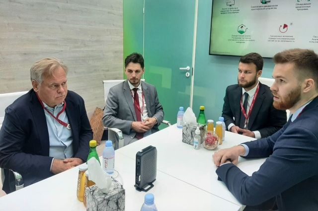 Представители правительства Оренбуржья встретились на ПМЭФ-2022 с главой «Лаборатории Касперского».