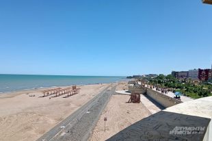 Пляж и набережная в Дербенте.