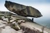 Каменная глыба, застывшая над пропастью в парке «Ергаки», весит почти 600 тонн. 