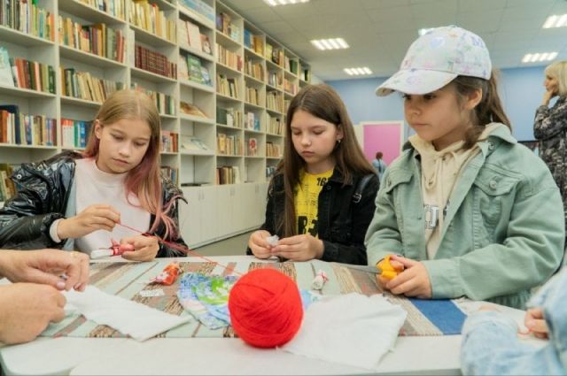 Библиотека стала местом притяжения для юных жителей Мысков.