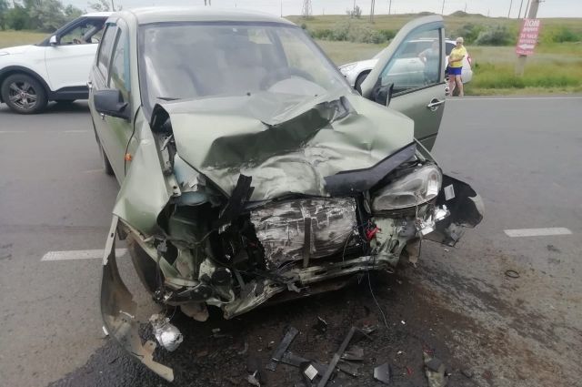 В ДТП на шоссе Орск-Домбаровский пострадали водители Renault и «Калины».