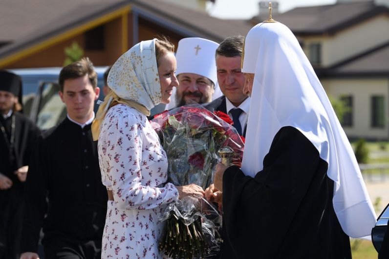 Встречала Патриарха лично детский омбудсмен РФ Мария Львова-Белова.