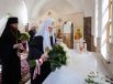 Патриарх посетил место погребения архиепископа Серафима (Тихонова) и архиепископа Феодосия (Погорского) за алтарем Успенского собора. Это было его личным желанием. Владыка возложил цветы и совершил молитву. 