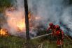 Тушение лесного пожара рядом с испанским городом Артасу