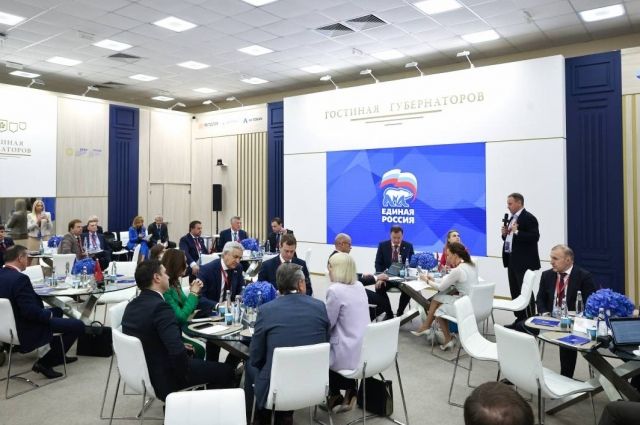 На площадке «Единой России» на ПМЭФ губернаторы представили результаты развития регионов.