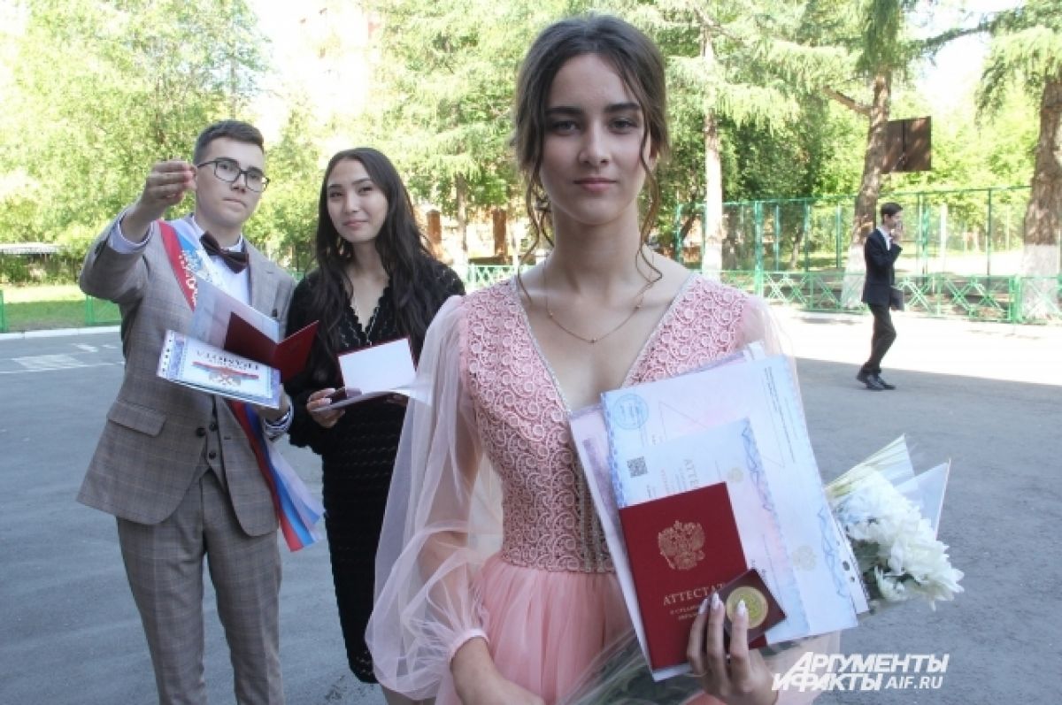 В Ярославле в третий раз отменили губернаторский бал для выпускников