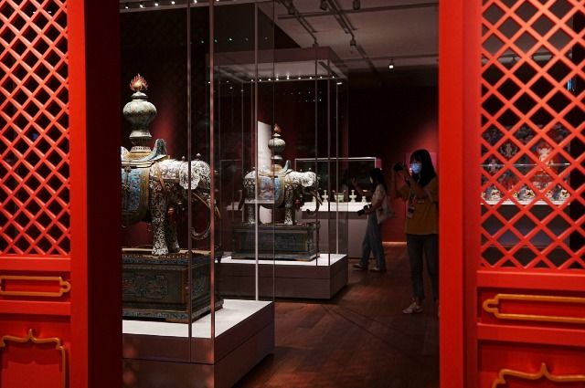Предварительный показ экспонатов Гонконгского дворца-музея