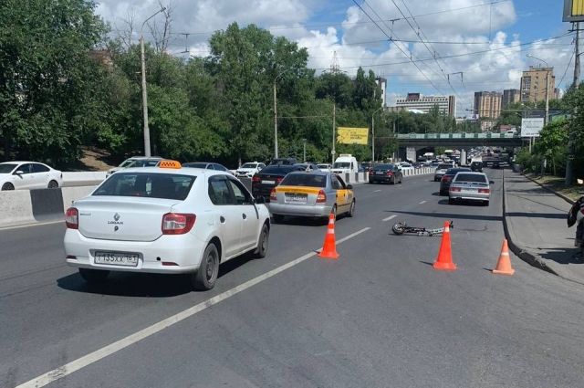 Электросамокатчик скончался в больнице после ДТП с иномаркой в Ростове