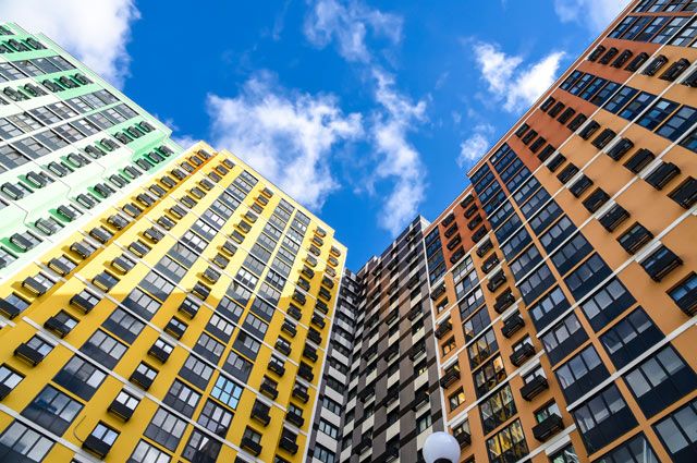 Многоэтажки растут, цены — нет. Подешевеет ли жилье в новостройках?