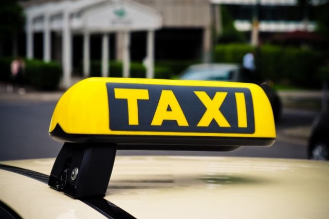 Крупные сервисы заказа такси перестали работать в Ростове 24 июня