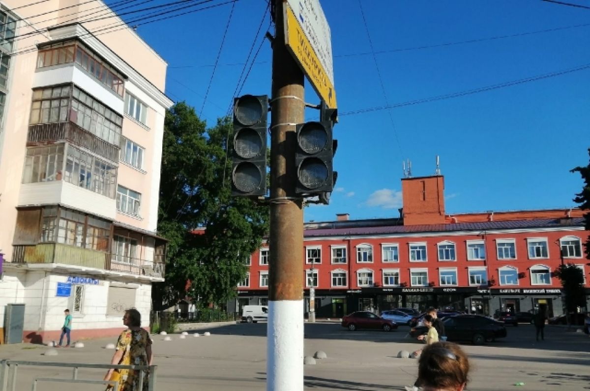 Светофор тверь. Неработающий светофор. Светофор с часами. Тверской бульвар сезоны.