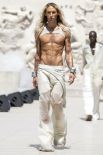 Показ коллекции Rick Owens сезона весна-лето 2023 на Неделе мужской моды в Париже