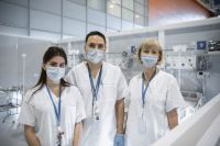 Медработники в новом реанимационном отделении для пациентов с COVID-19 в павильоне №75 ВДНХ. 2020 г.