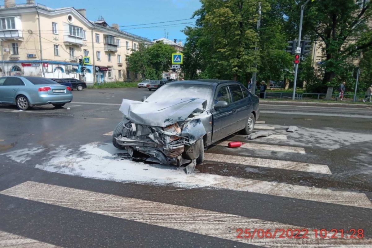 Автомобиль загорелся после массового ДТП в Копейске | АиФ Челябинск