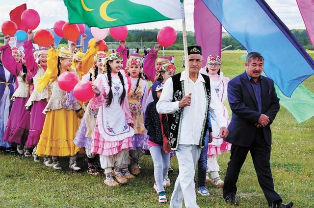 Денис Паслер принял участие в открытии праздника Сабантуй в Татарской Каргале.